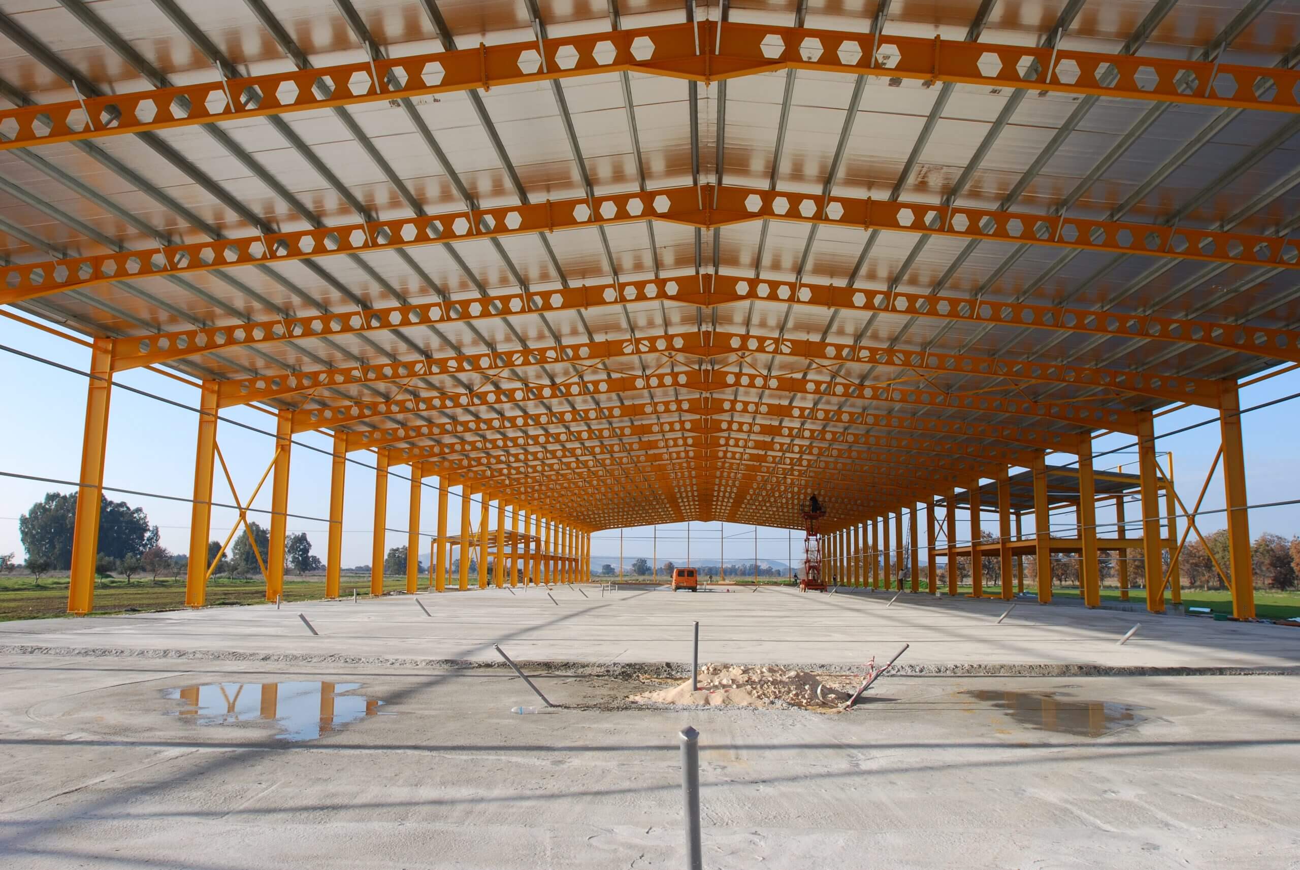 1.Steel-Buildings_Greek-fries-potetoes_Installation__1106-scaled