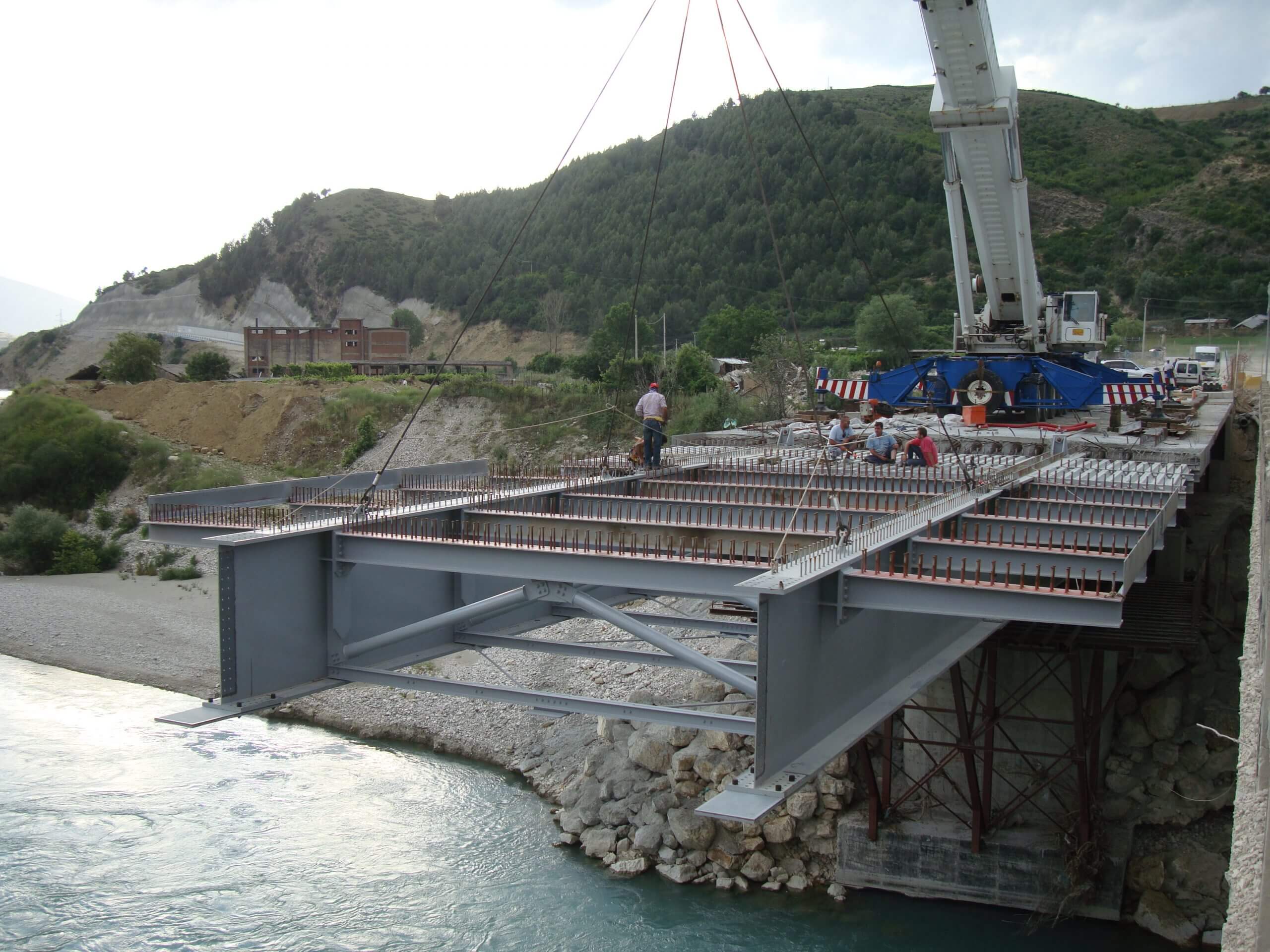 Steel-Bridges_Memaliaj_Installation_005-scaled