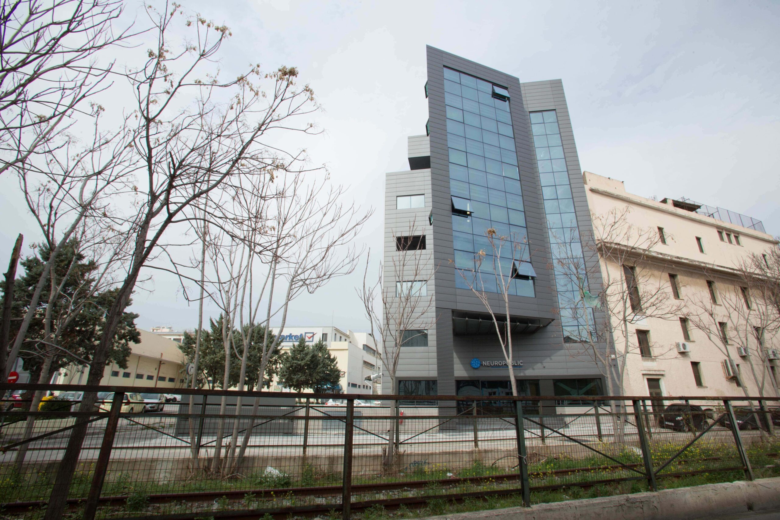 Πολυόροφο Συγκρότημα Γραφείων Newropublic